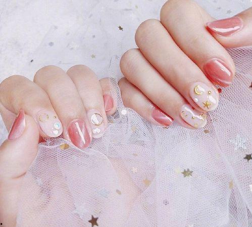 美甲图片粉色系,粉色美甲潮流指南